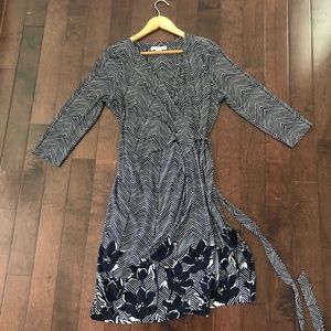 Motherhood Maternity wrap dress large